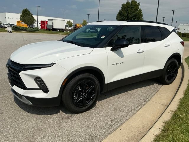 Used 2025 Chevrolet Blazer LT w/ Convenience Package AWD/4WD image 3