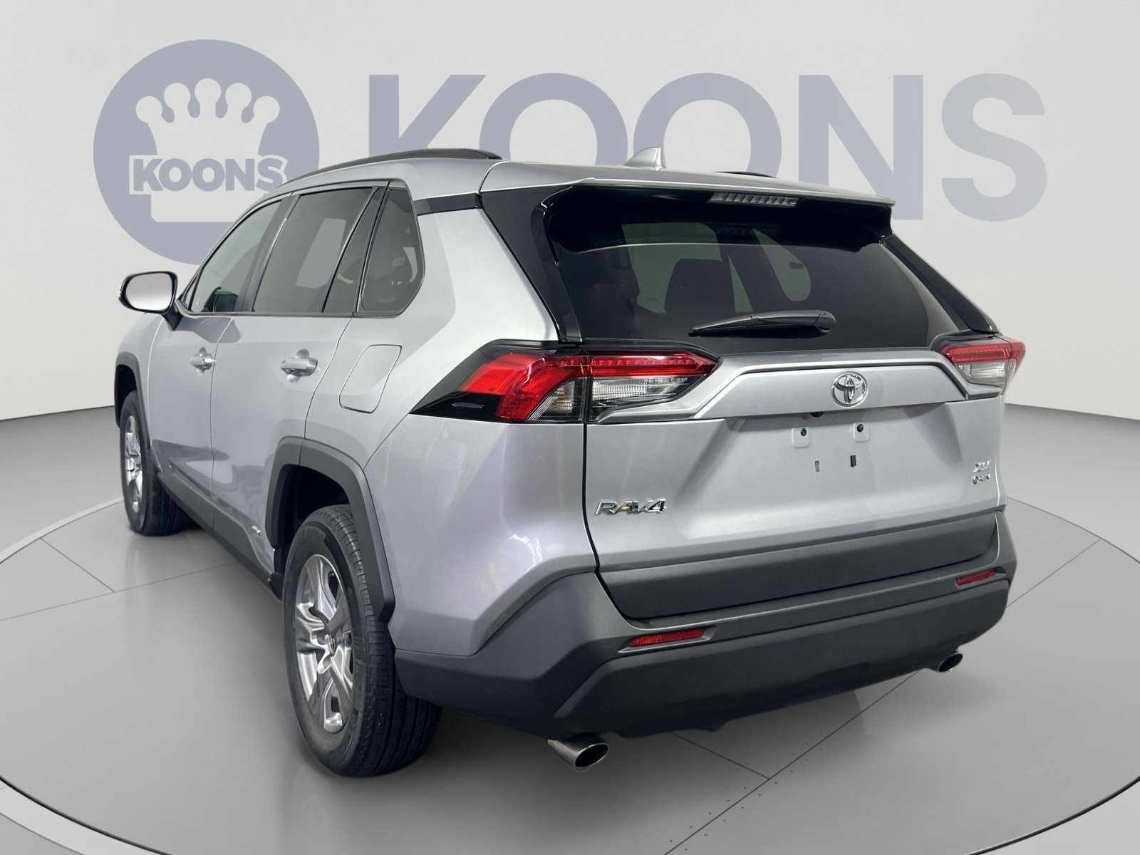 Used 2025 Toyota RAV4 XLE AWD/4WD image 4