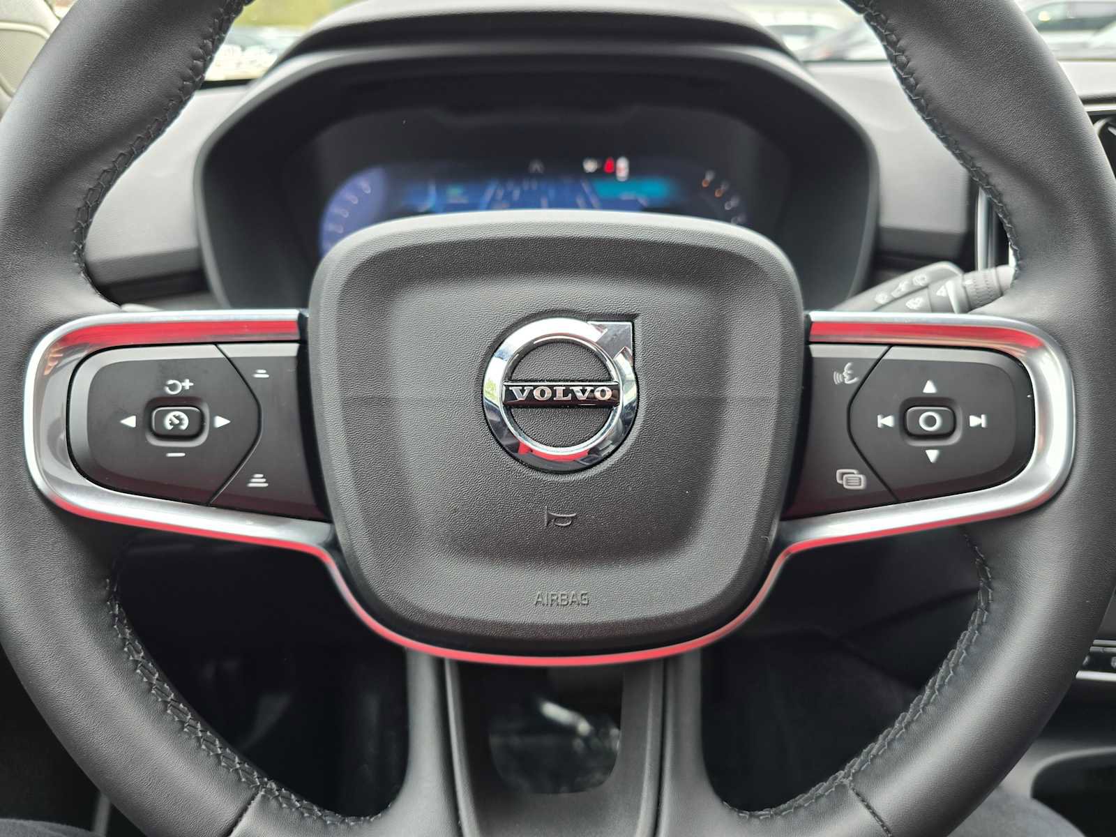 Certified 2025 Volvo XC40 B5 Plus AWD/4WD image 26