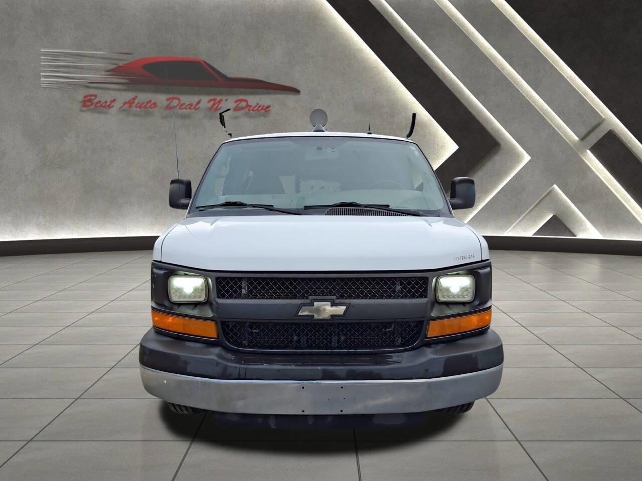 Used 2014 Chevrolet Express 2500 image 3