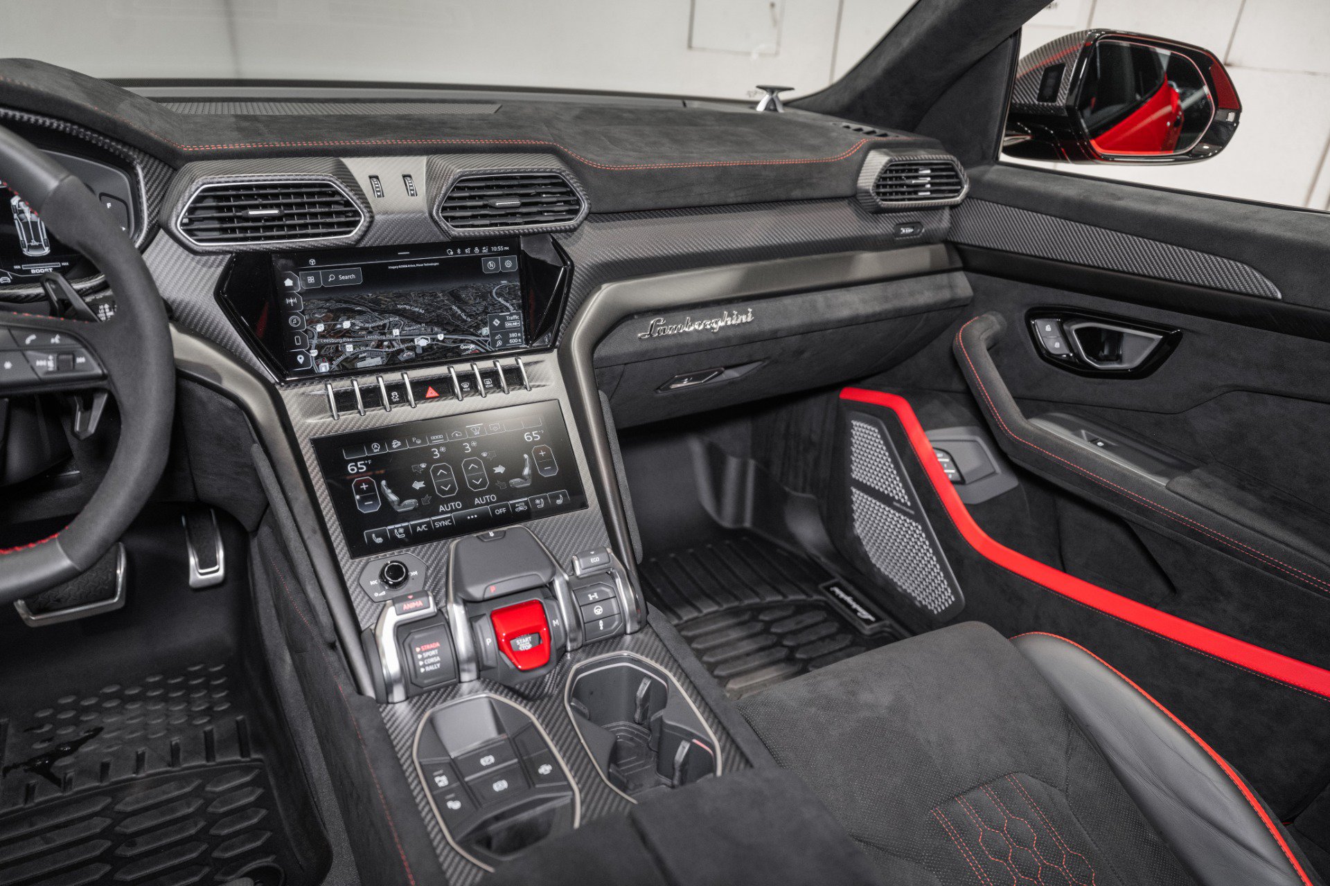 Used 2024 Lamborghini Urus Performante AWD/4WD image 30