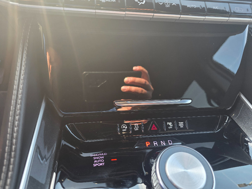 Used 2022 Jeep Wagoneer Series I w/ Premium Group I image 24