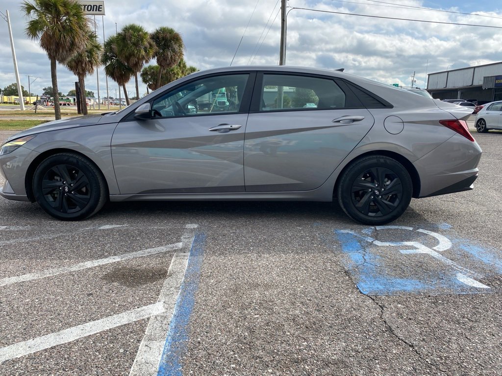 Used 2023 Hyundai Elantra SEL w/ Preferred Accessory Package image 6