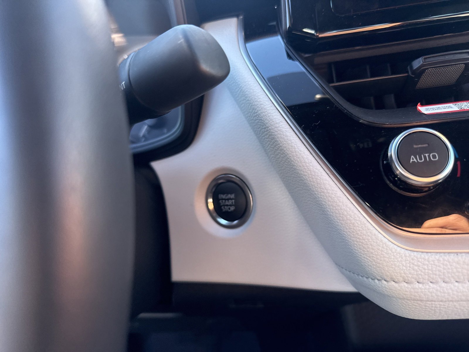 Certified 2025 Toyota Corolla SE image 8