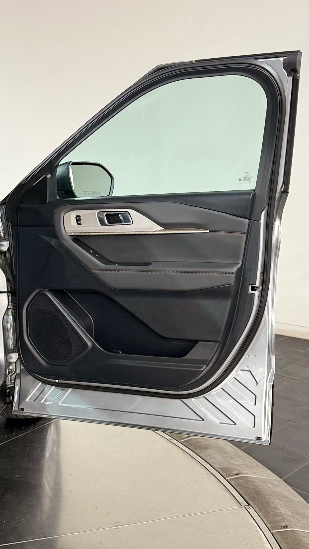 Used 2025 Ford Explorer Active w/ Active Comfort Package image 62