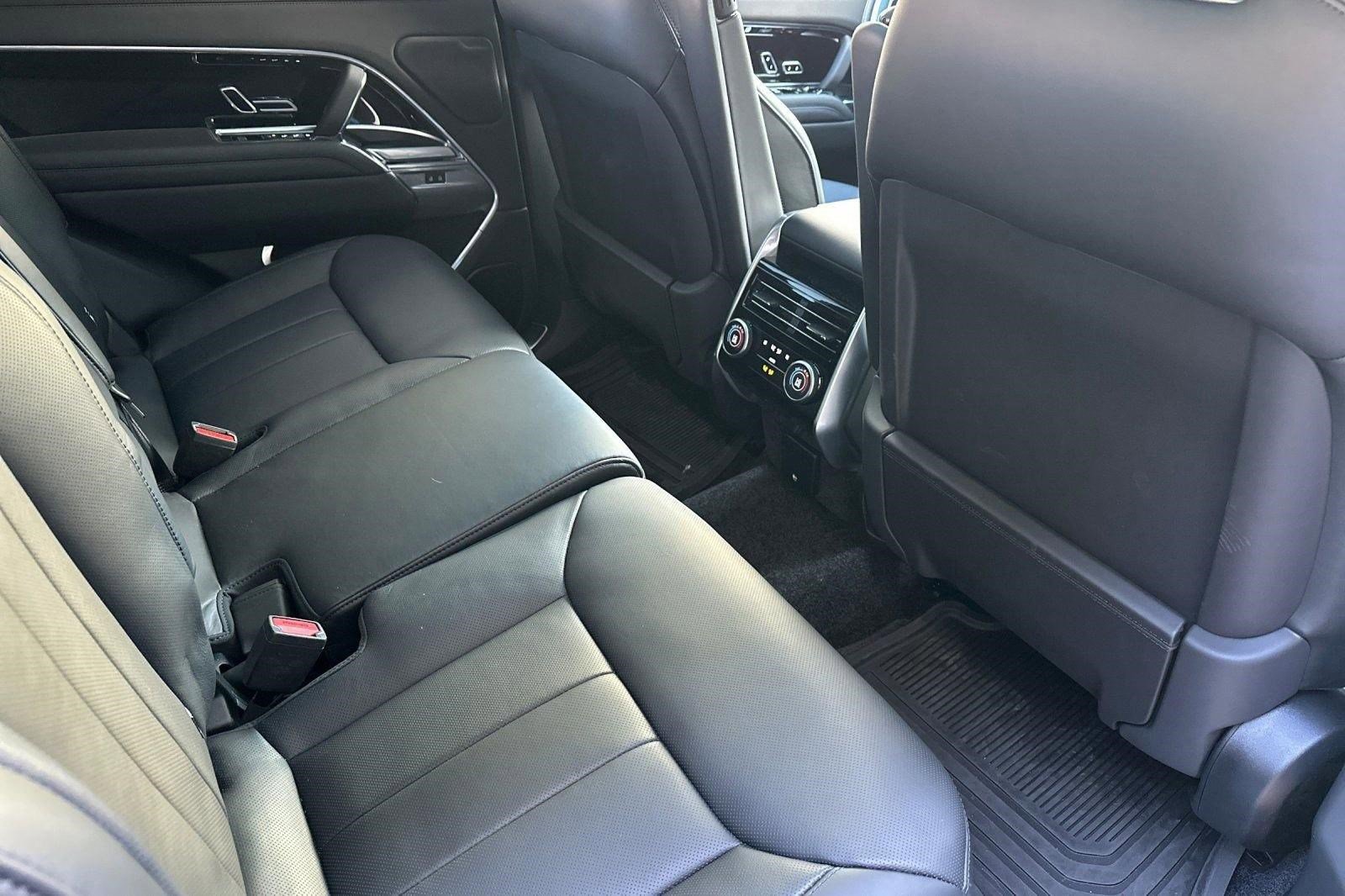 Used 2025 Land Rover Range Rover SE AWD/4WD image 32