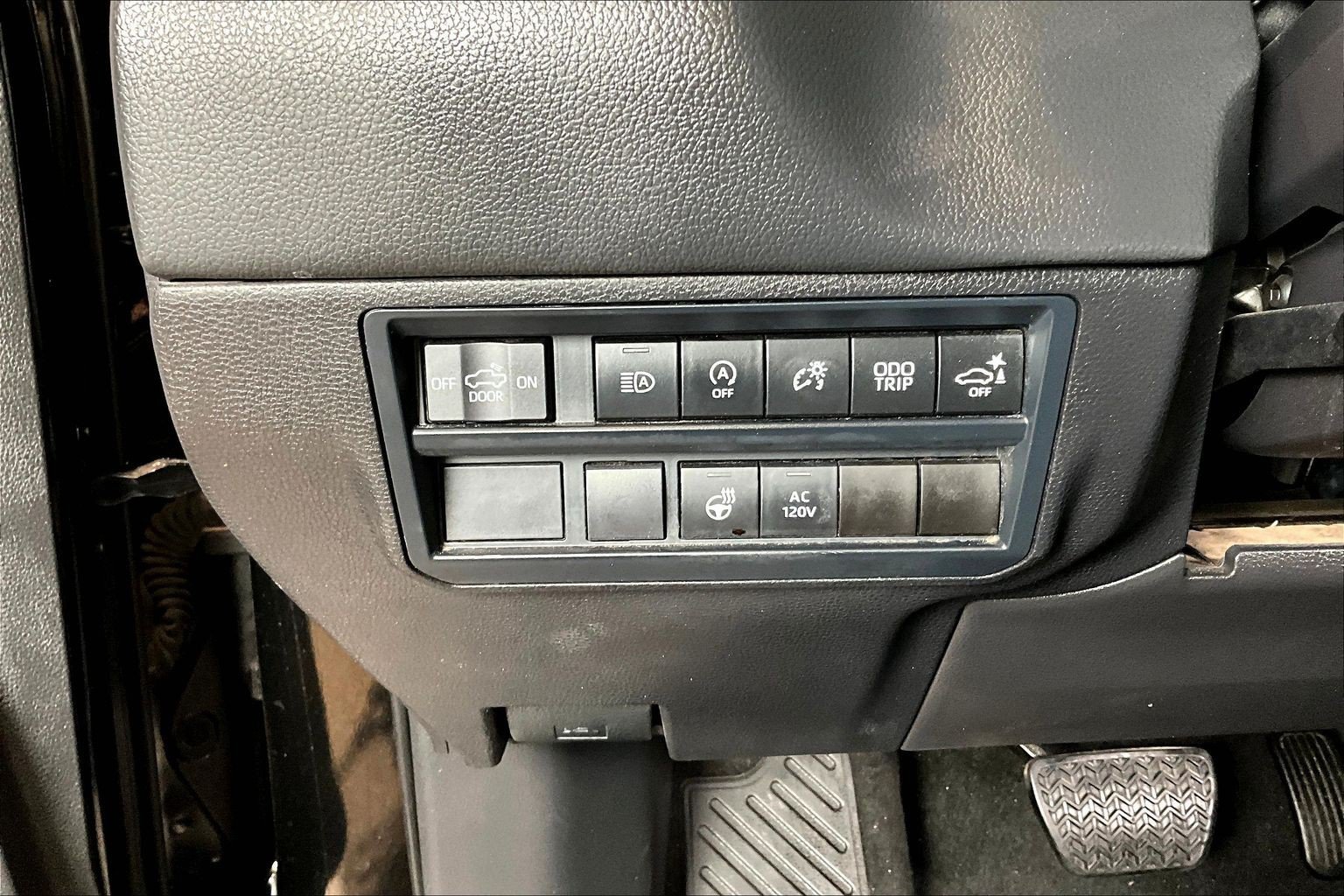 Used 2025 Toyota Tundra Limited AWD/4WD image 17