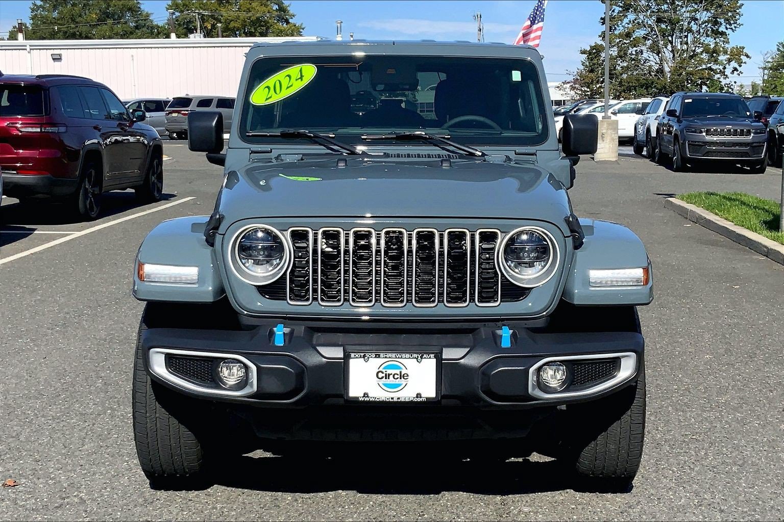 Used 2024 Jeep Wrangler Unlimited Sahara w/ Technology Group AWD/4WD image 3