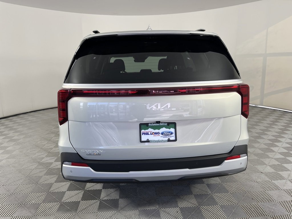 Used 2025 Kia Carnival EX image 6