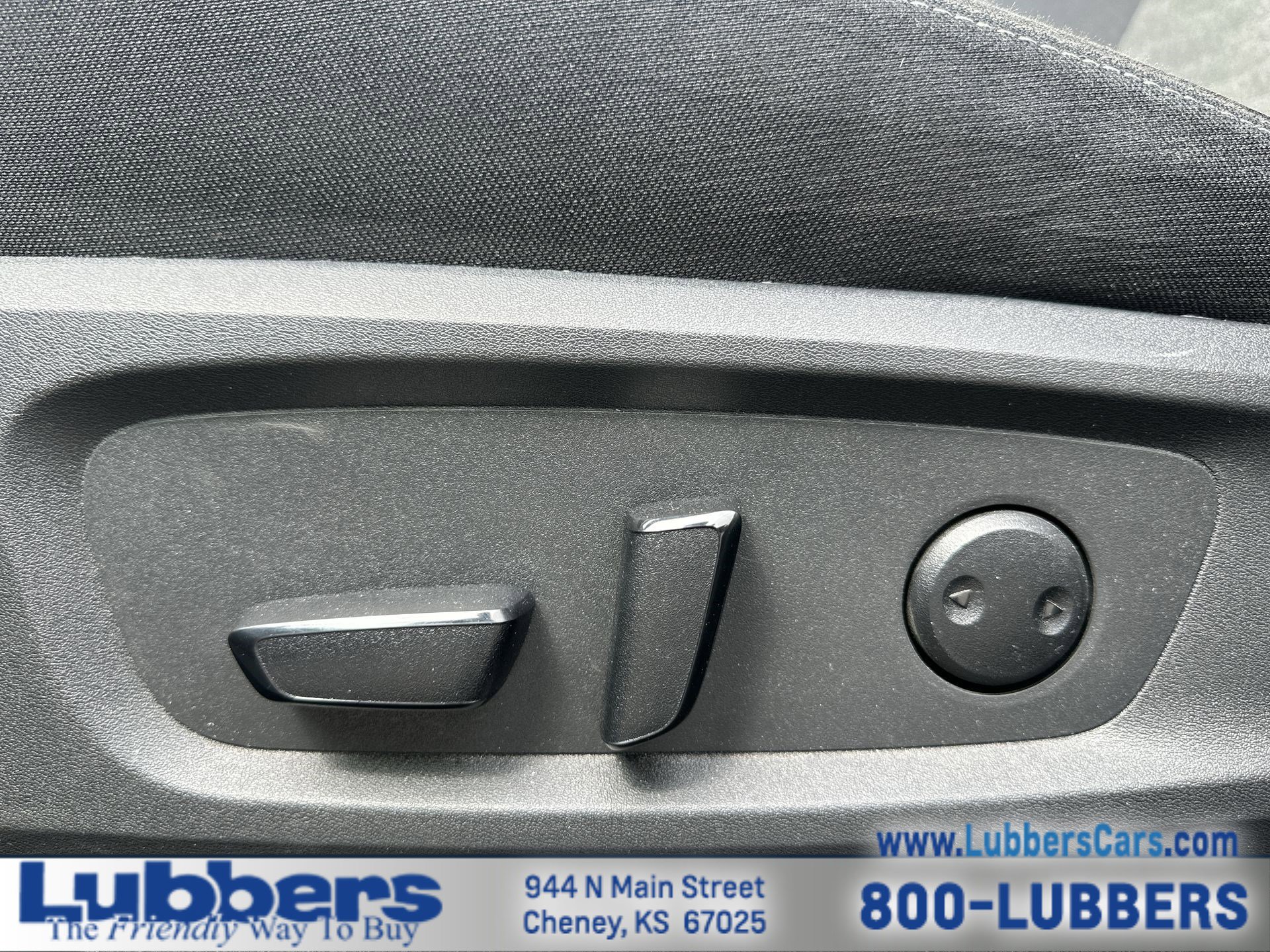 Used 2025 Nissan Pathfinder SV image 12