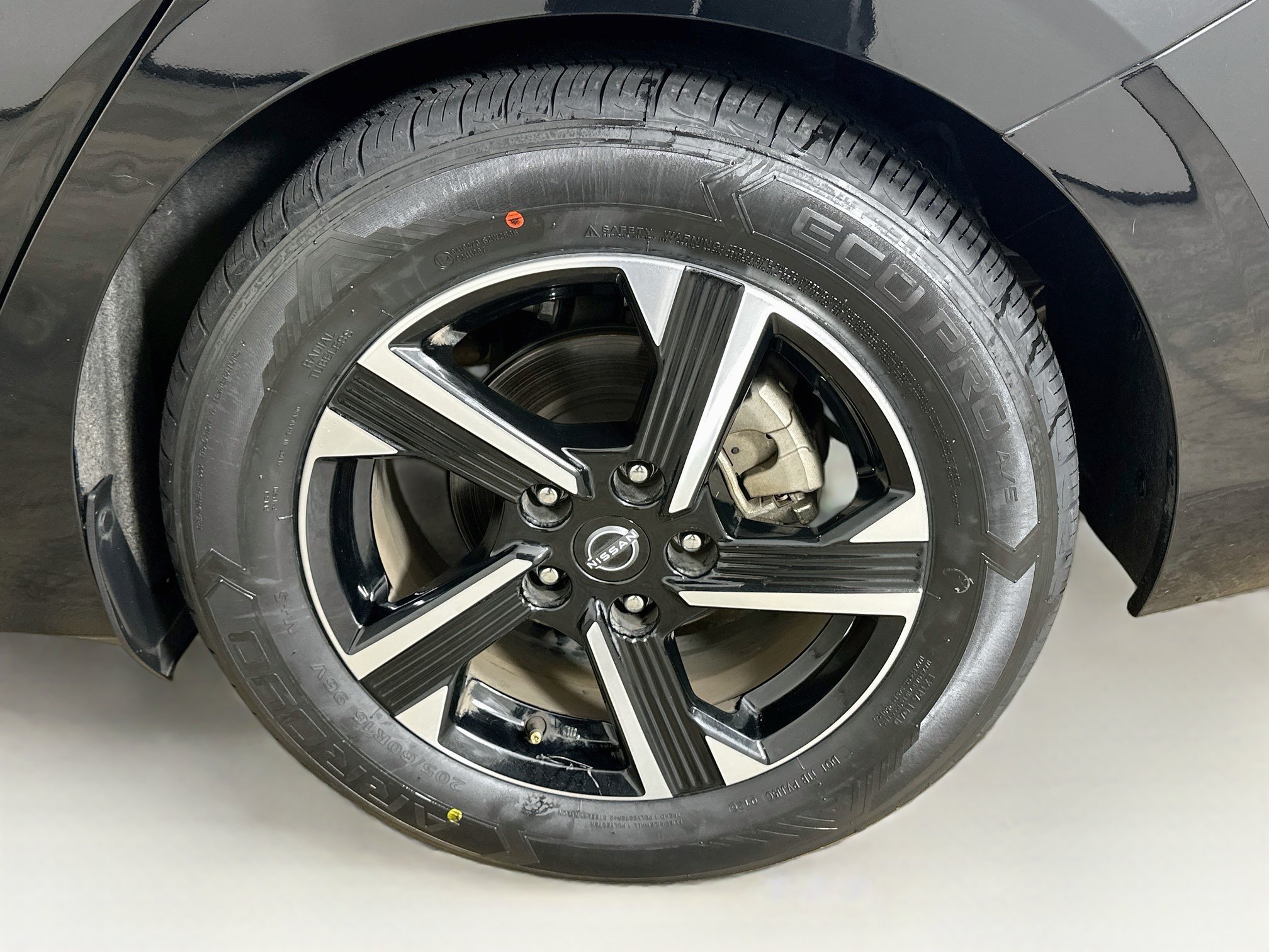 Used 2025 Nissan Sentra SV FWD image 11