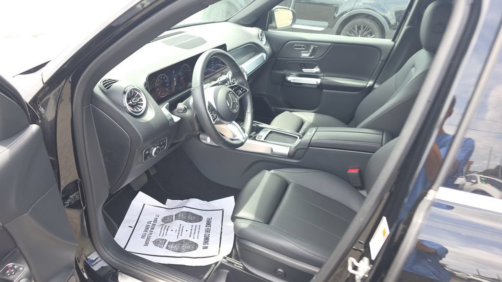 Certified 2025 Mercedes-Benz GLB 250 image 23