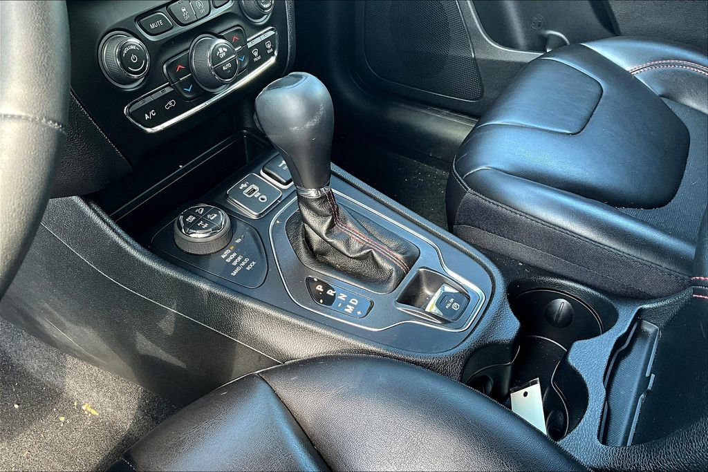 Used 2021 Jeep Cherokee Trailhawk w/ Comfort/Convenience Group image 16