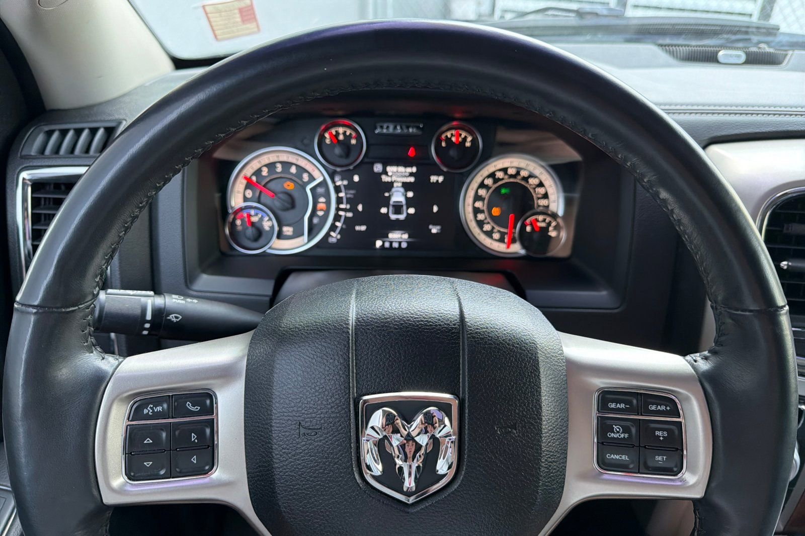 Used 2018 RAM 1500 Laramie w/ Convenience Group AWD/4WD image 23