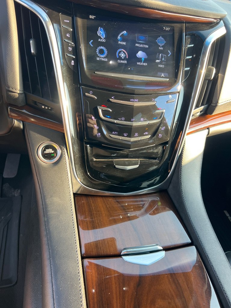 Used 2017 Cadillac Escalade Premium Luxury AWD/4WD image 36