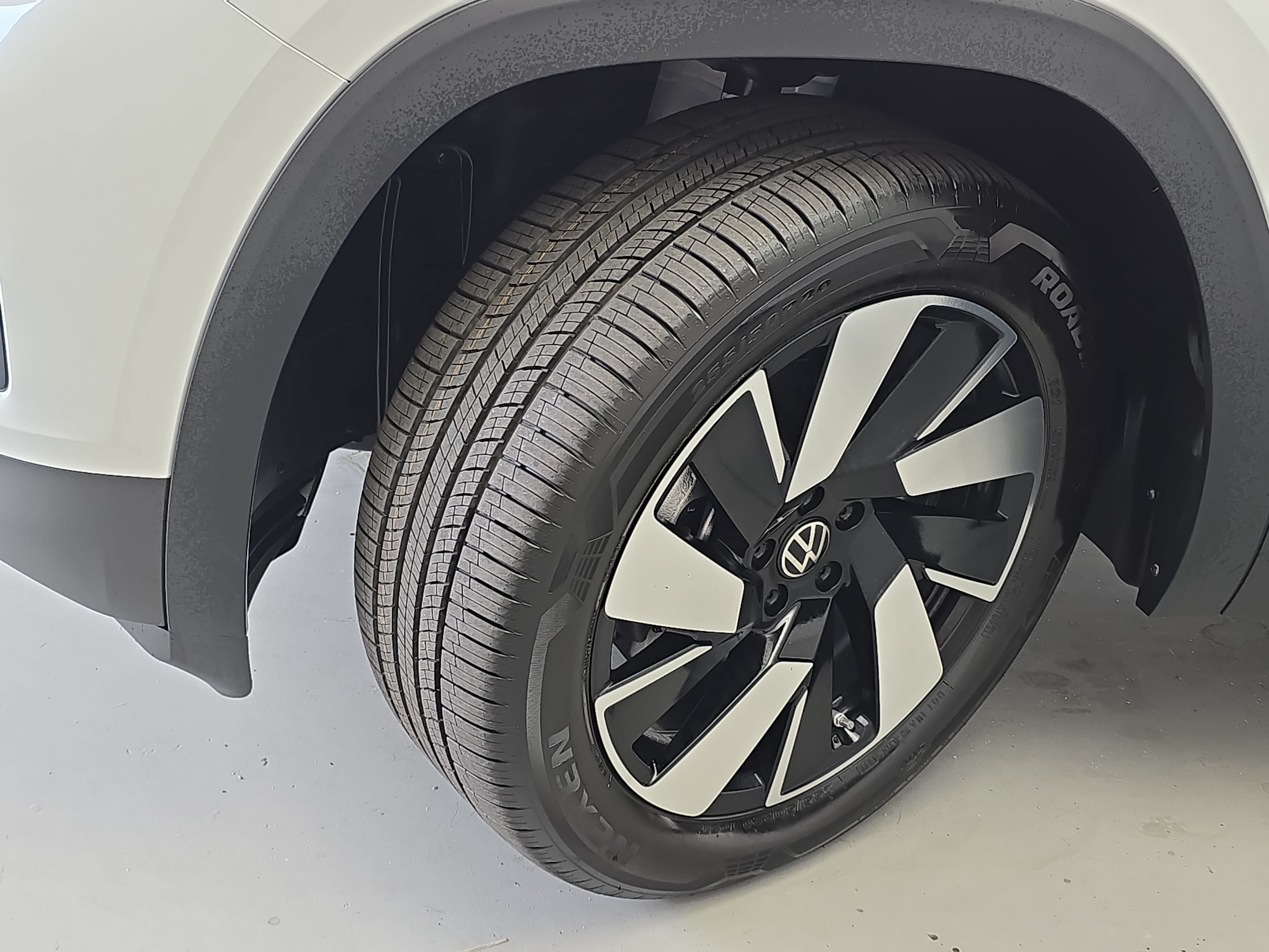 New 2026 Volkswagen Atlas Cross Sport SE AWD/4WD image 32
