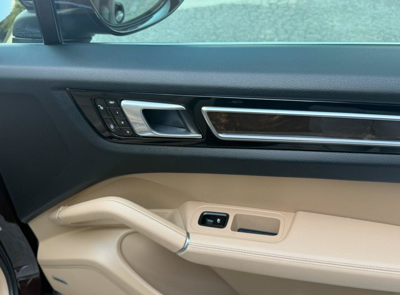 Used 2019 Porsche Cayenne AWD/4WD image 27