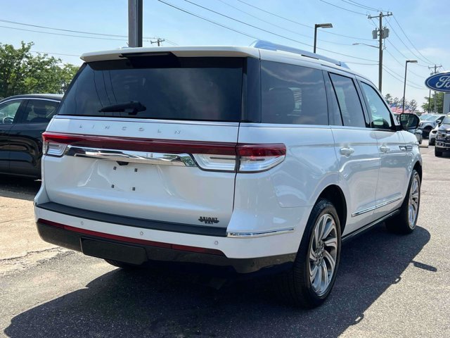 Used 2024 Lincoln Navigator Premiere AWD/4WD image 7