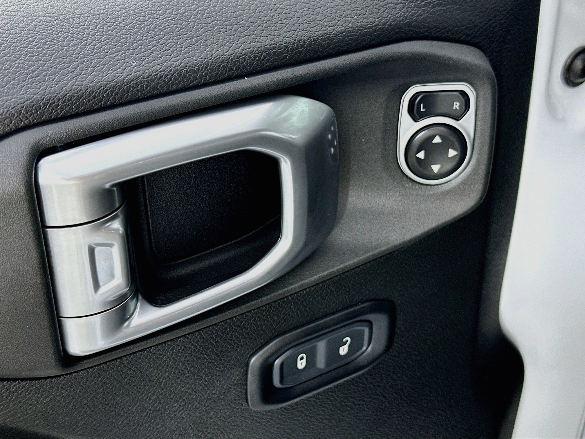 Used 2024 Jeep Gladiator Sport AWD/4WD image 17