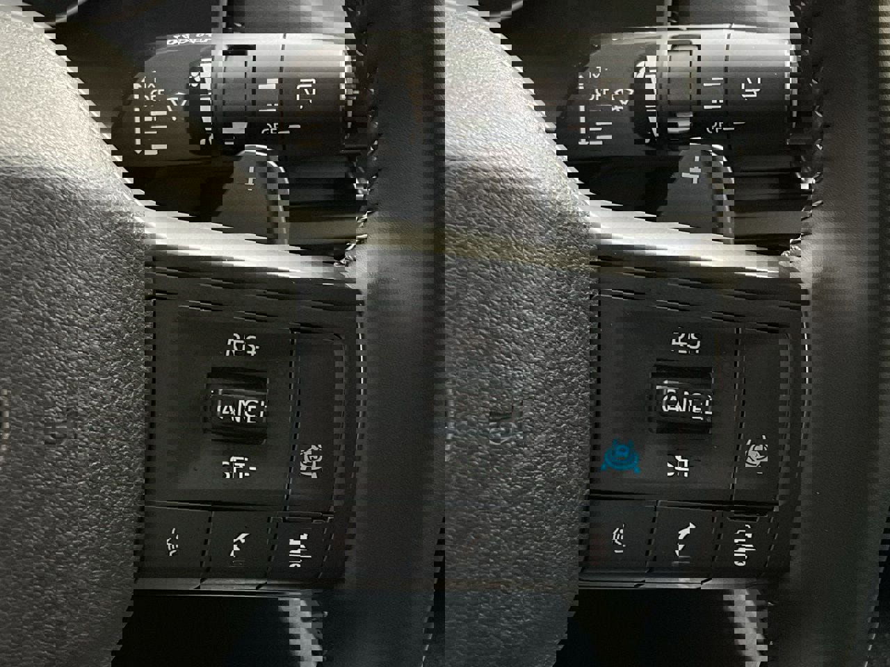 Used 2025 Nissan Rogue SV image 24