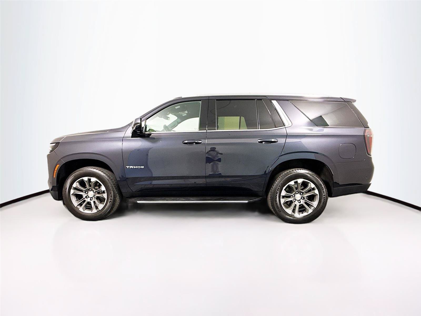 Used 2025 Chevrolet Tahoe LS RWD image 32