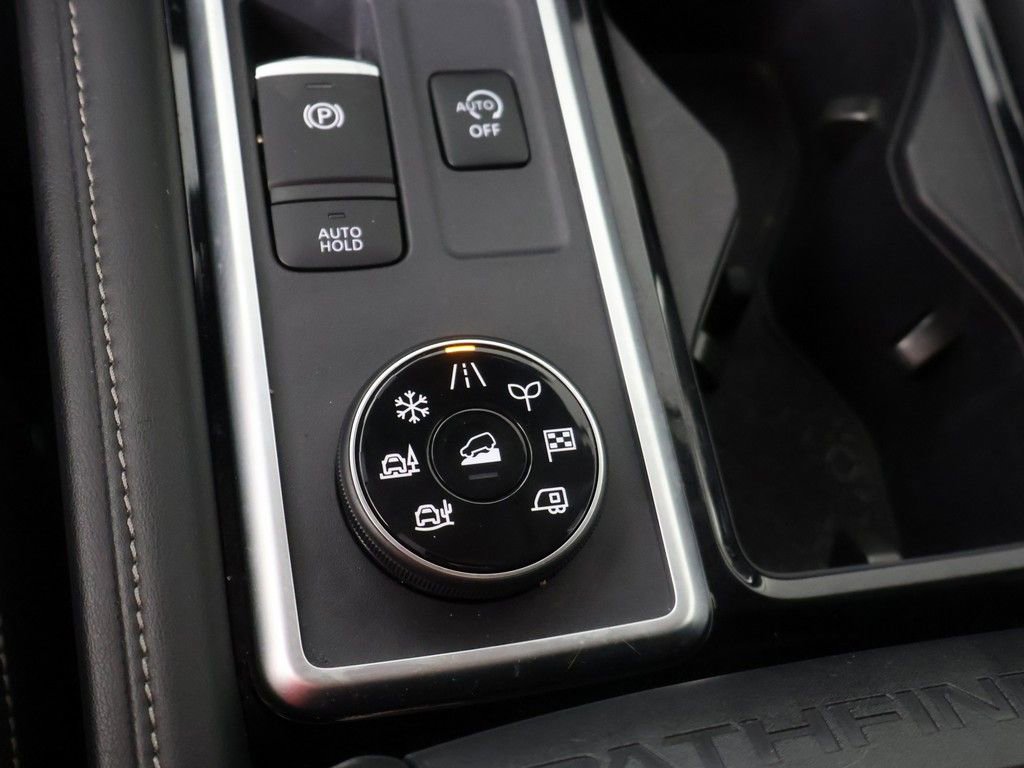 Used 2024 Nissan Pathfinder SL AWD/4WD image 52