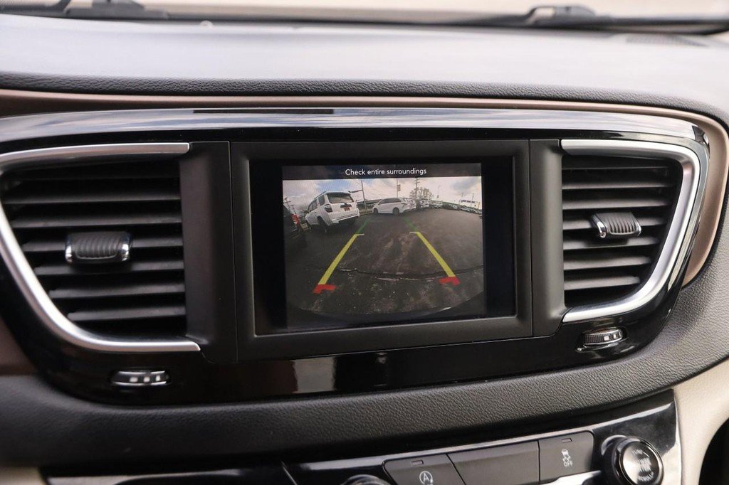 Used 2021 Chrysler Voyager Lxi image 17