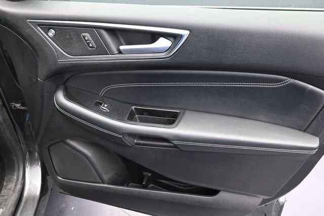 Used 2020 Ford Edge Titanium FWD image 36