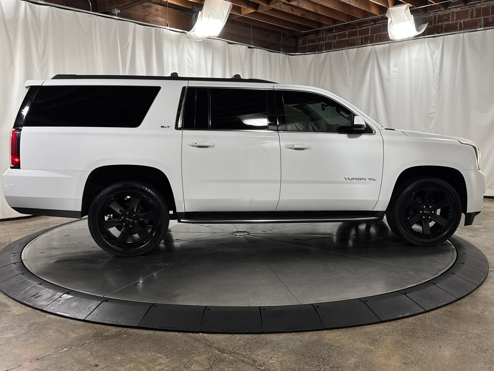 Used 2020 GMC Yukon XL SLT w/ Open Road Package AWD/4WD image 6