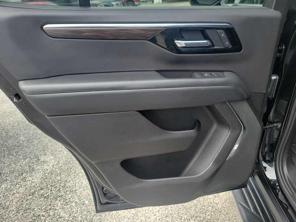 Used 2025 Chevrolet Tahoe LT RWD image 19