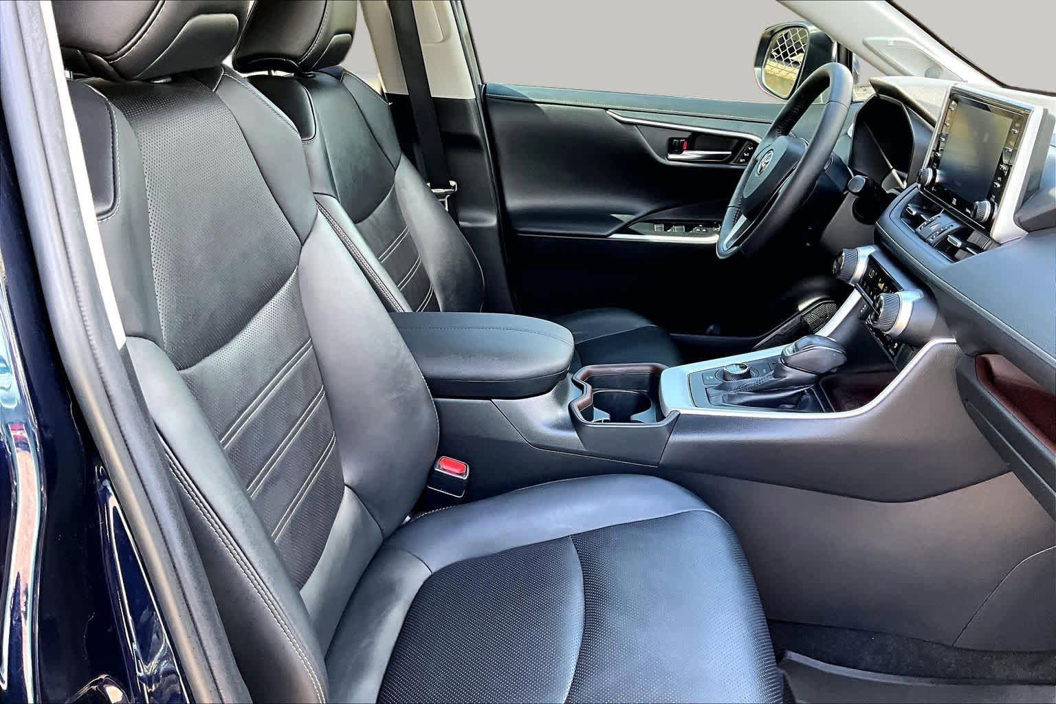 Used 2020 Toyota RAV4 Limited w/ Limited Grade Weather Package AWD/4WD image 11