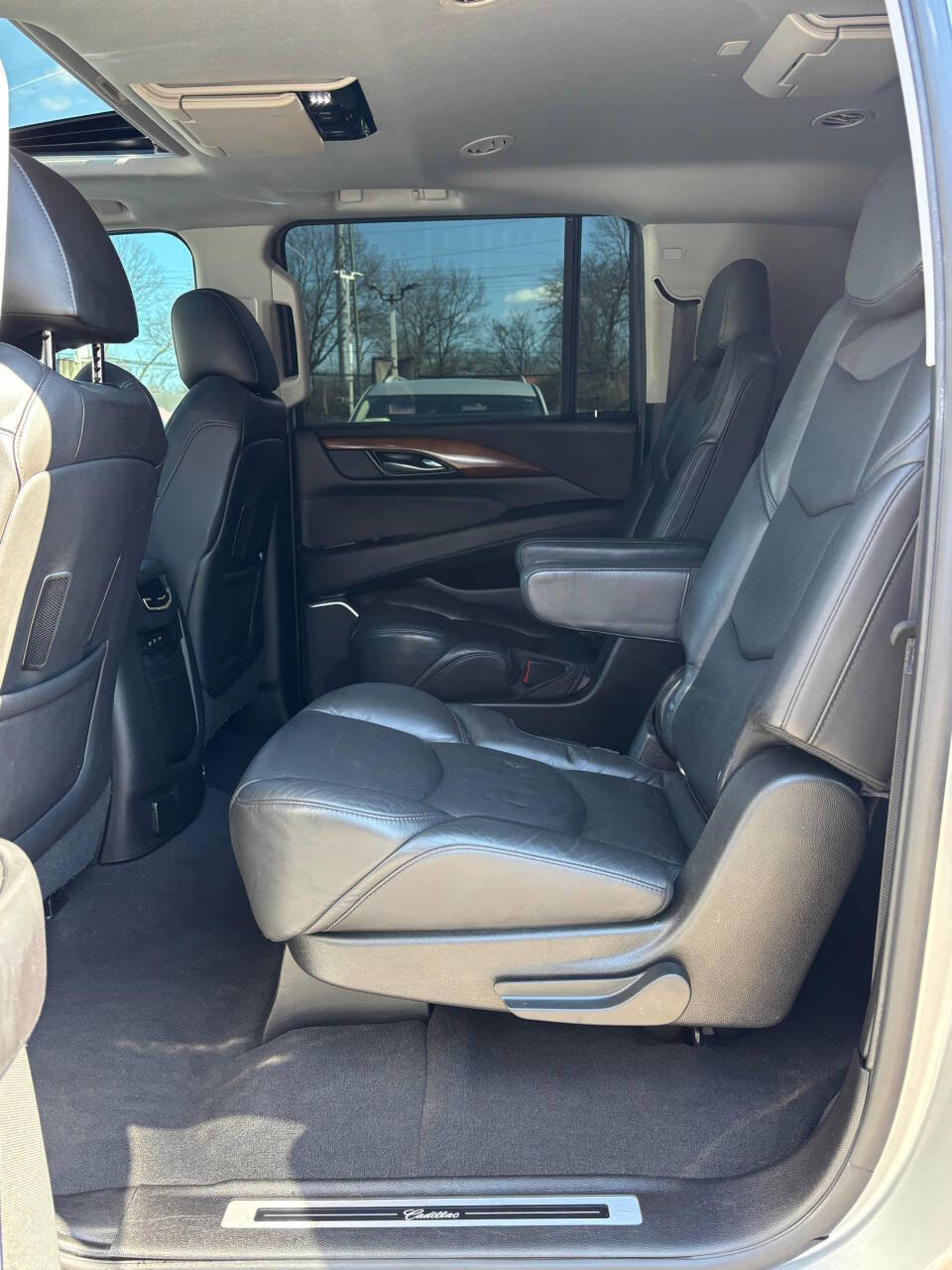 Used 2019 Cadillac Escalade ESV Luxury w/ LPO, Radiant Package image 13