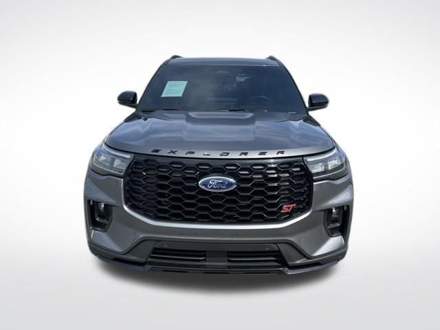 Used 2025 Ford Explorer ST AWD/4WD image 2