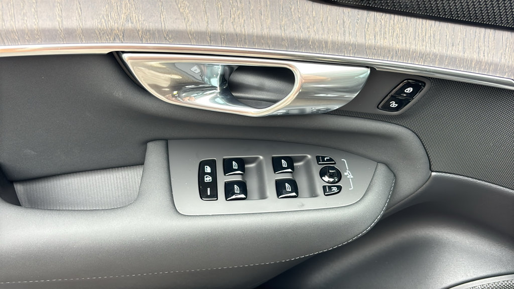 New 2026 Volvo XC90 B6 Ultra w/ Protection Package AWD/4WD image 14