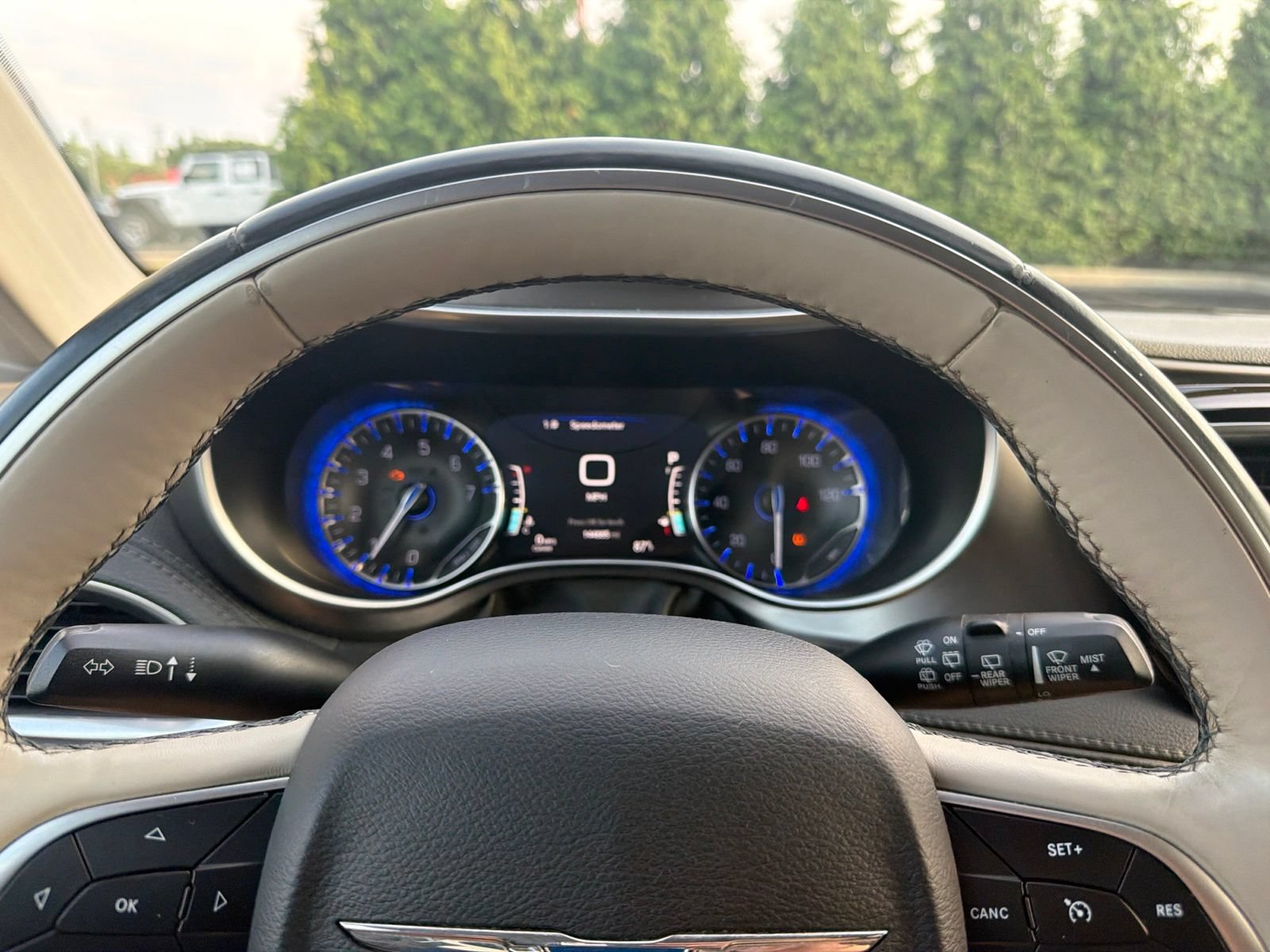 Used 2018 Chrysler Pacifica Limited FWD image 12