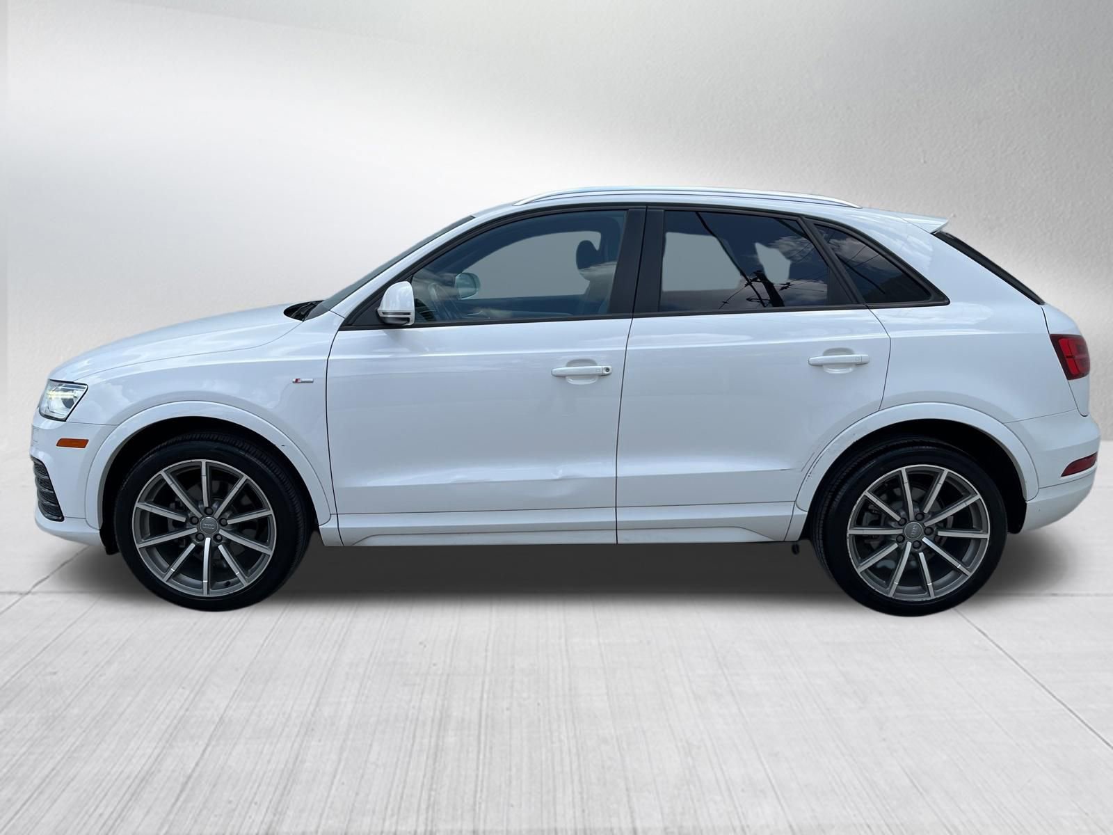 Used 2018 Audi Q3 2.0T Premium w/ Convenience Package FWD image 4