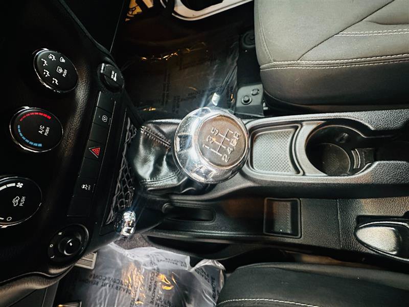 Used 2015 Jeep Wrangler Unlimited Sahara AWD/4WD image 11