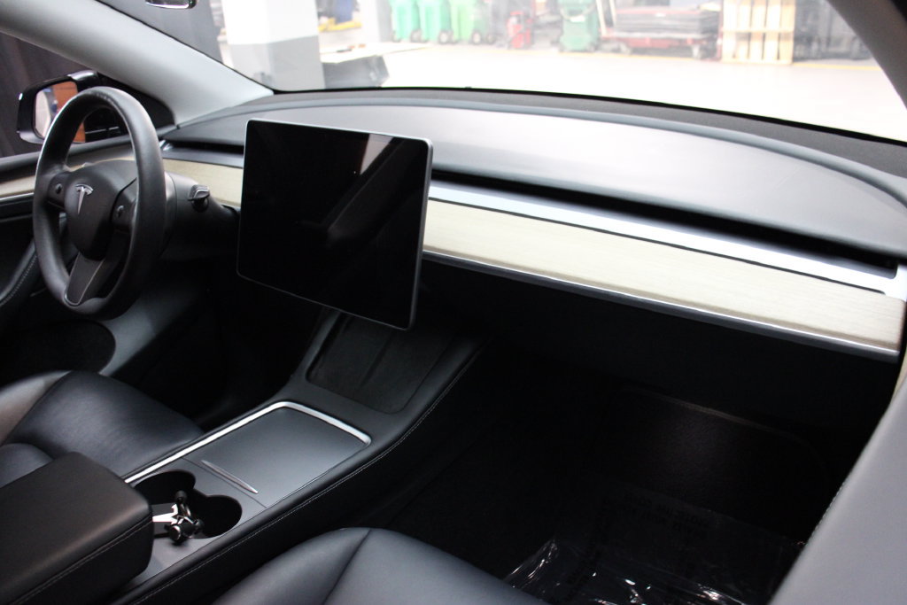 Used 2023 Tesla Model Y Performance AWD/4WD image 17