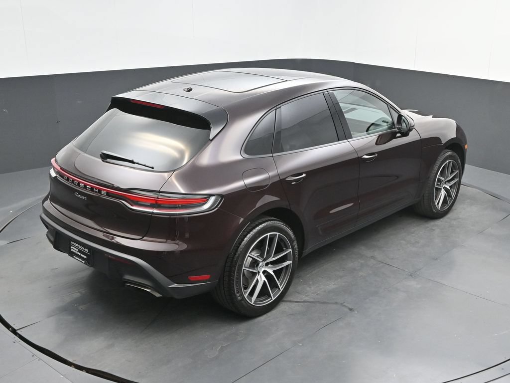 Certified 2024 Porsche Macan AWD/4WD image 31