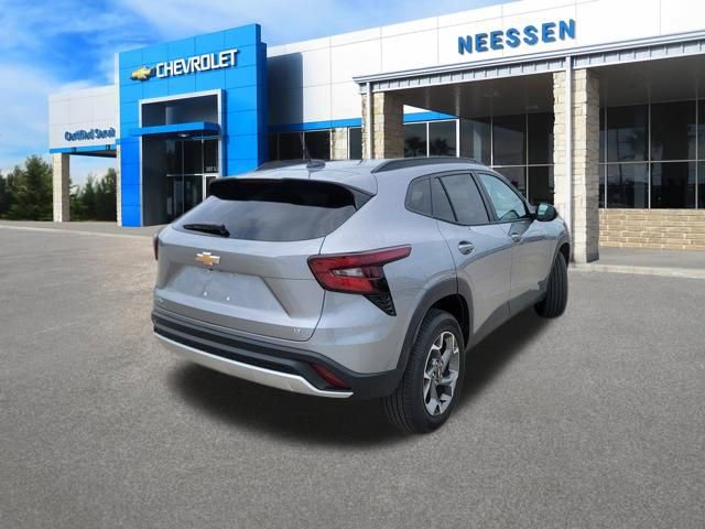 Used 2026 Chevrolet Trax LT FWD image 7