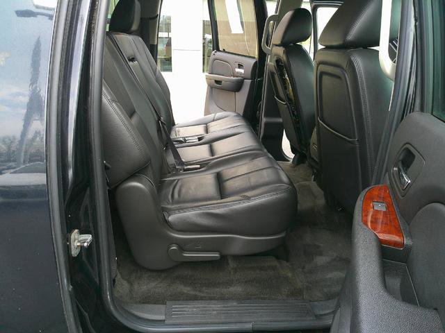 Used 2011 Chevrolet Suburban LT image 7