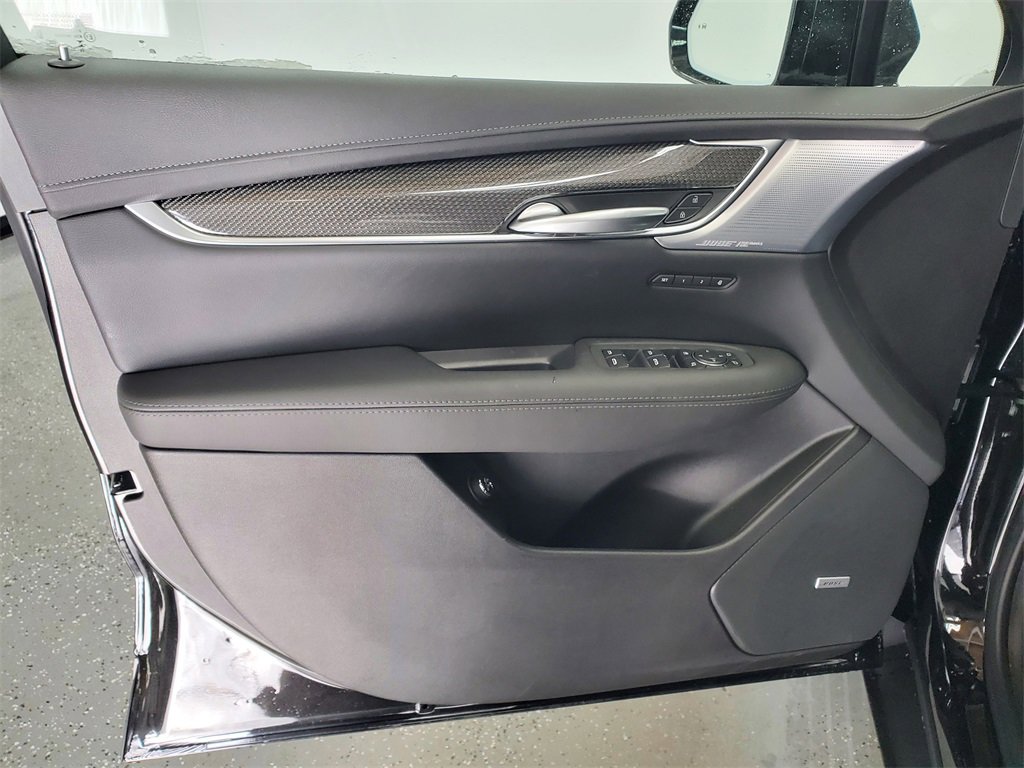New 2026 Cadillac XT5 Sportv w/ LPO, Onyx Lite Package image 9