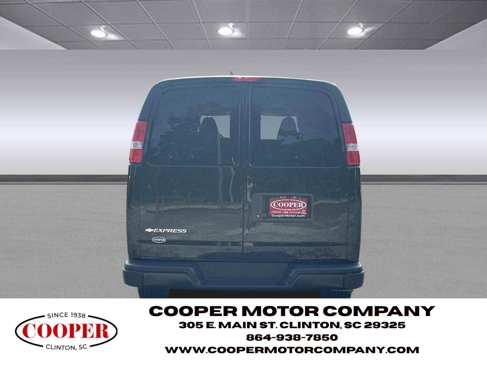 Used 2025 Chevrolet Express 3500 LS RWD image 4