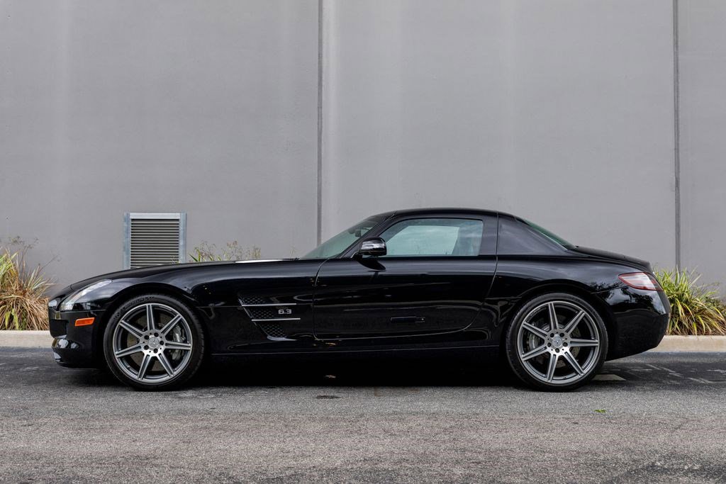 Used 2011 Mercedes-Benz SLS AMG Coupe image 3