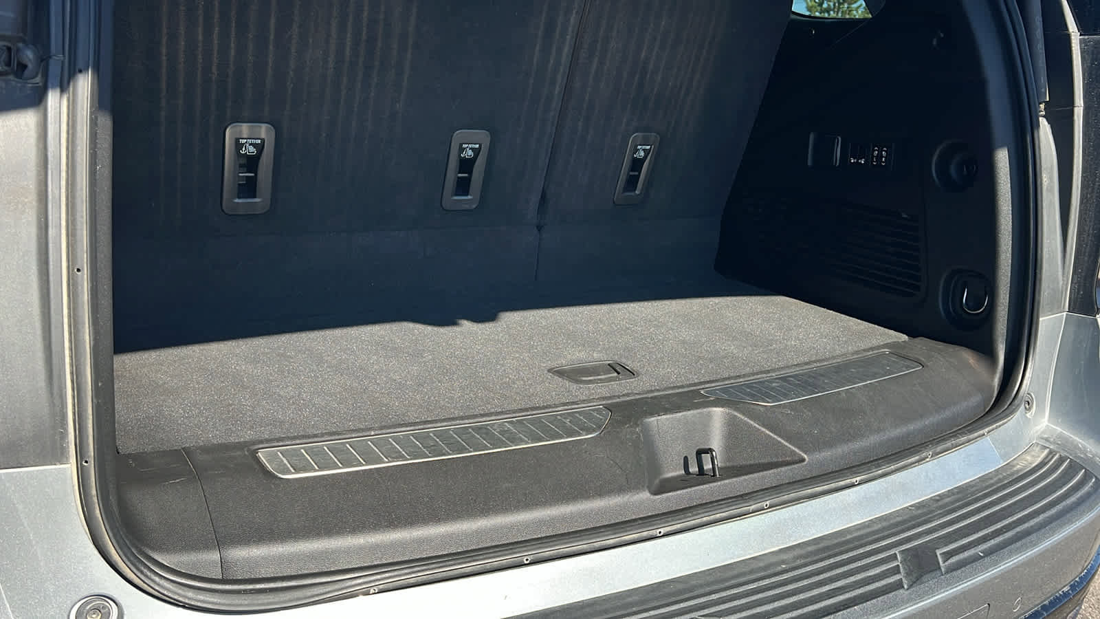 Used 2023 Chevrolet Tahoe Z71 w/ Luxury Package image 27