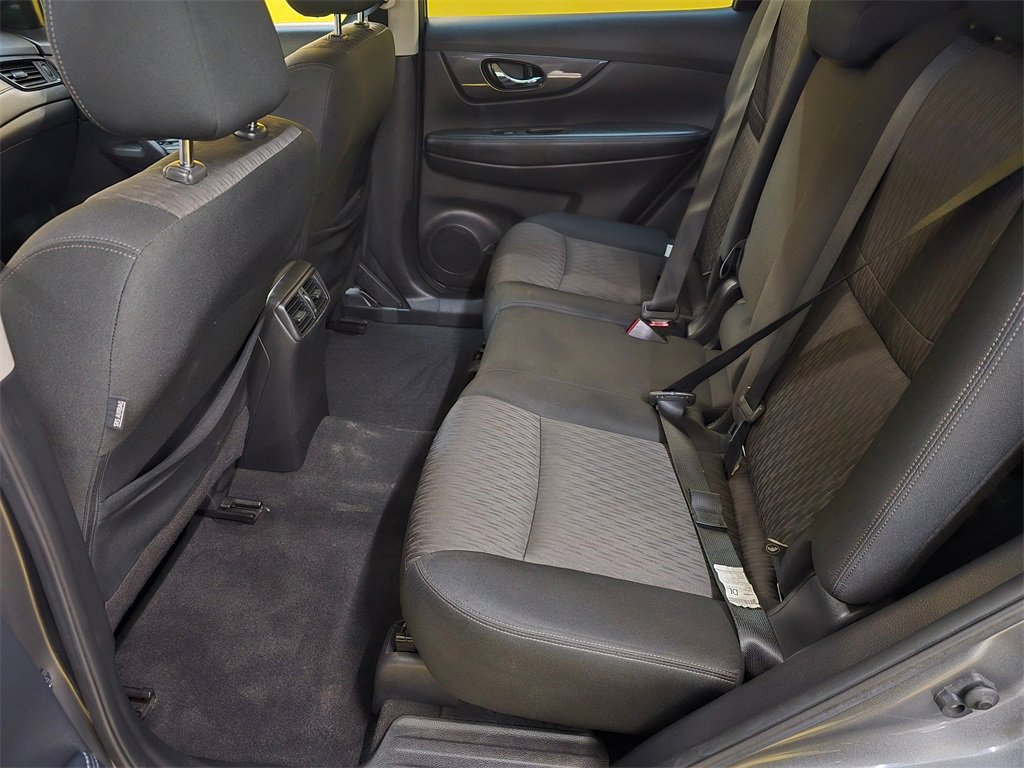 Used 2020 Nissan Rogue SV image 17