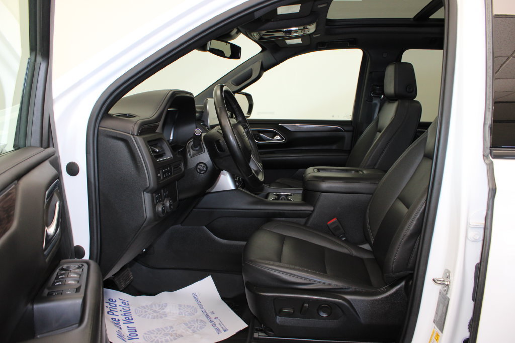 Used 2023 Chevrolet Suburban Z71 w/ Luxury Package AWD/4WD image 2