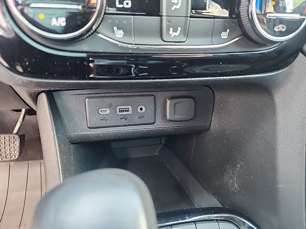 Certified 2020 Buick Encore GX Essence FWD image 17