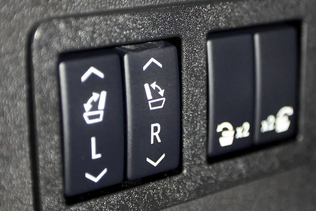 Used 2025 Cadillac Escalade IQ Luxury 2 w/ LPO, Premium Carpet Package AWD/4WD image 14