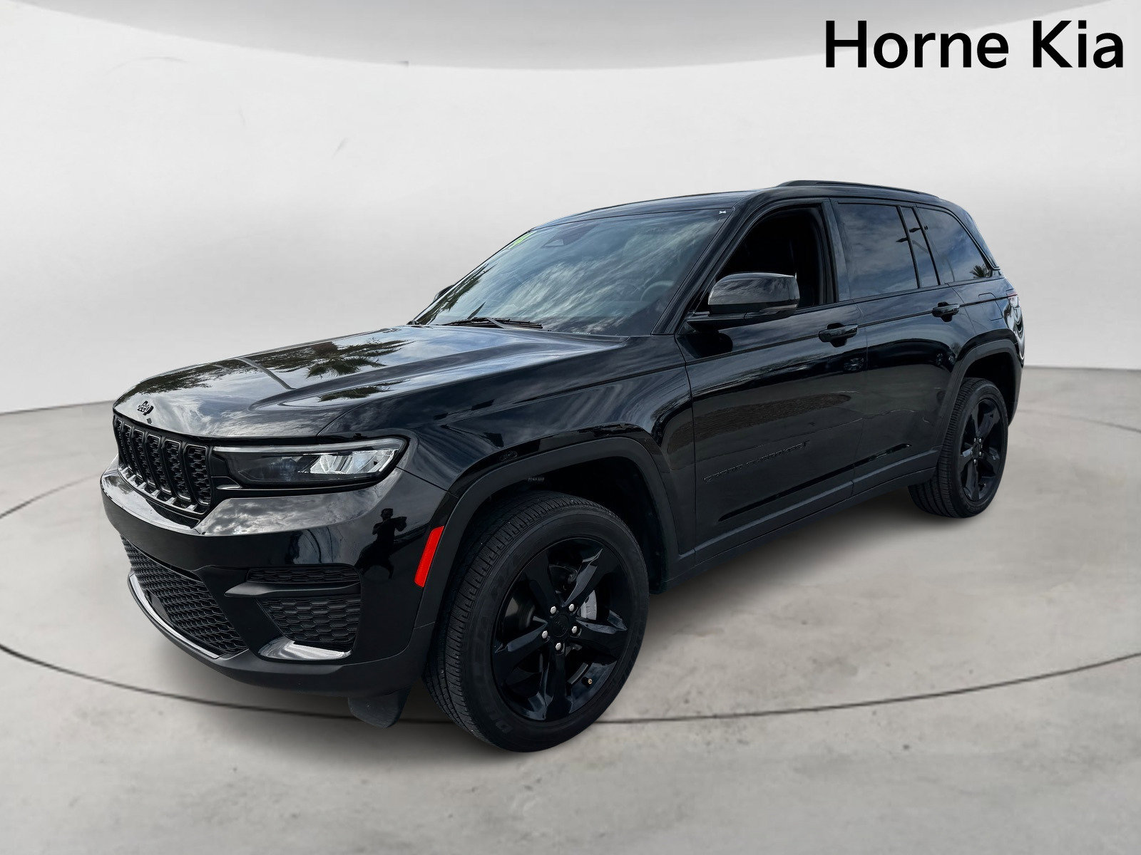 Used 2024 Jeep Grand Cherokee Altitude image 7